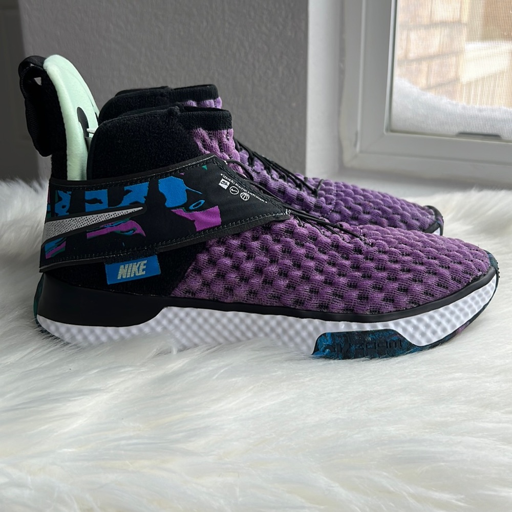 Nike Air Zoom Unvrs Unisex Shoes